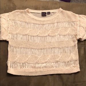 ☀️Take Out peach/cream top w/ beautiful detail